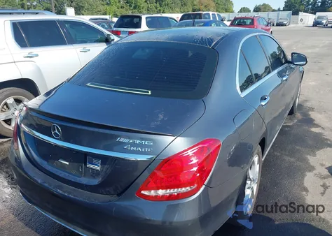 2015 Mercedes-Benz C 300 4Matic z USA, uszkodzony, nr VIN 55SWF4KB8FU059241